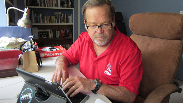 John Carlson is pictured writing one of his MuncieJournal.com columns using his iPad. Photo by Nancy Carlson